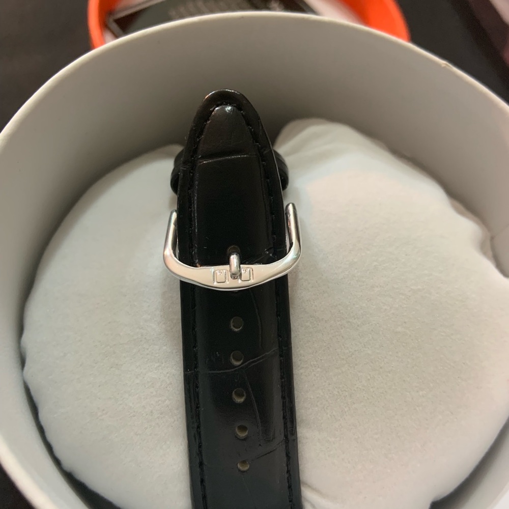 Watch - Picture 2 of 3